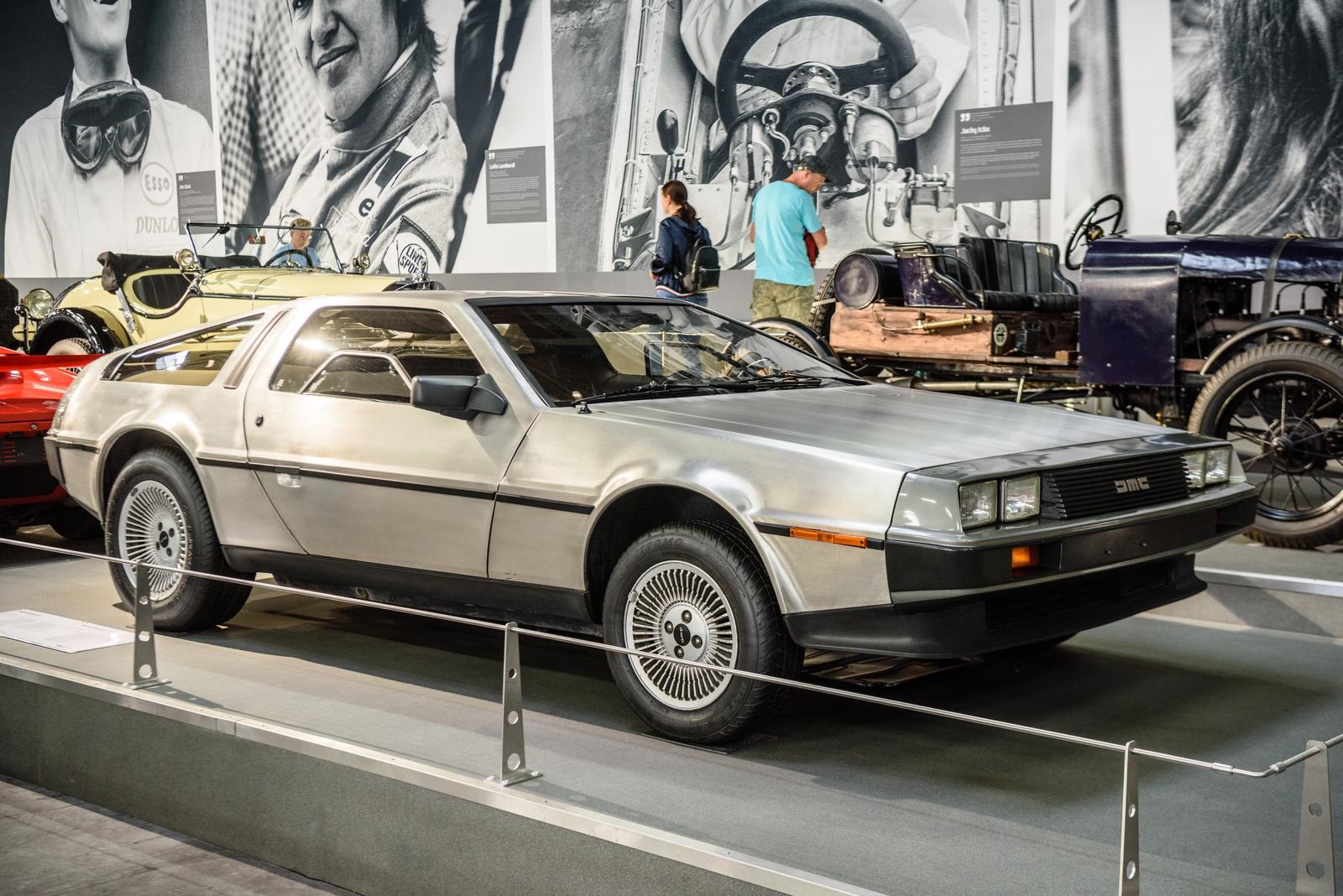DeLorean DMC-12