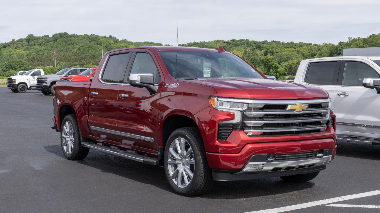 Chevrolet Silverado 1500 Crew High Country display, 3.0L Turbo Diesel engine