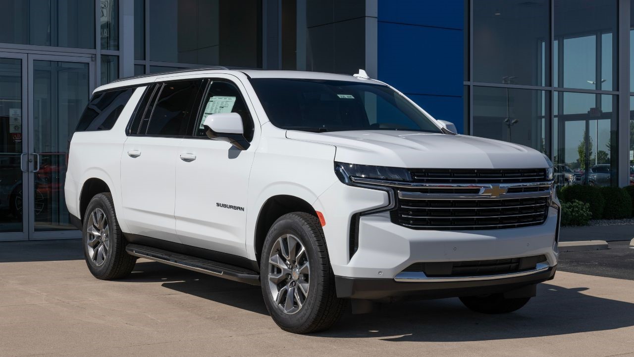 Chevrolet Suburban big white color