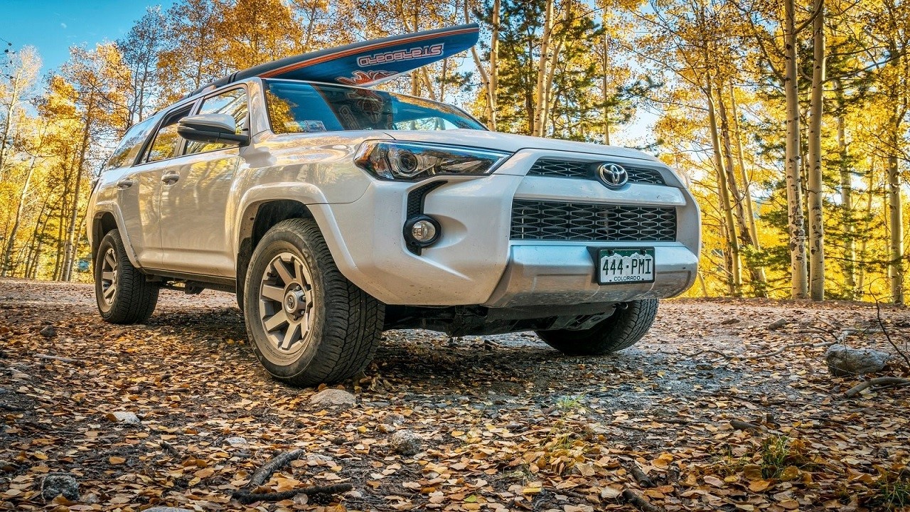 Toyota 4Runner moving on the dry field